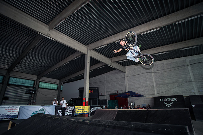 Goldene Regel: Wenn die Möglichkeit besteht, eine Gallery mit einem Tabletop-Foto zu eröffnen, dann sollte man sich diese Gelegenheit auf keinen Fall entgehen lassen! Hier sehen wir Benny Jones mit einem besonders schönen Exemplar.