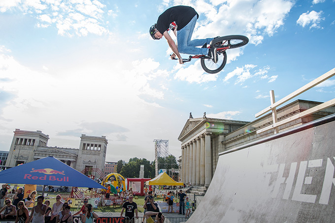 Die Kulisse beim EX&HOP Street Contest war ganz okay, gell?! Dominic Remus in Aktion.