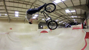 Alex Coleborn, James Jones, Tom Justice und ein paar andere Gestörte zerlegen für dieses 