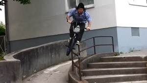 Ben Lewis demonstriert in seinem Homegrown-DVD Part, dass es für ihn keine reguläre Grind Seite gibt. Lasst euch diesen Augenschmaus nicht entgehen.