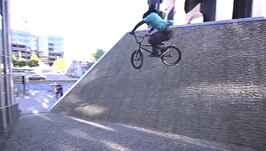 Der Weltenbummler Brad Simms hat Ed Zunda in Lettland besucht, von wo aus die beiden gemeinsam ein paar Tage lang das Baltikum unsicher gemacht haben.