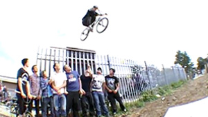 Bone Deth hat einen gewissen Bungay ins Team aufgenommen, und der dankt es mit diesem äußerst unterhaltsamen Welcome-Edit.