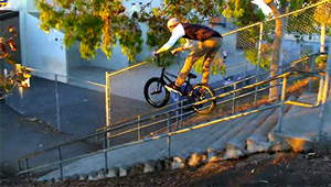 Callan Stibbards hat von The Set einen Signaturerahmen bekommen. Um dafür ein wenig die Werbetrommel zu rühren, hat er dieses perfekte Promovideo gefilmt.