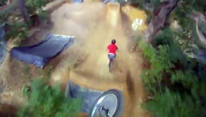 Catty Woods zählt zu den besten Trails der Welt. Mark Potoczny von Deluxe nimmt uns auf eine Helmkamerafahrt durch die unglaubliche Hügellandschaft mit.