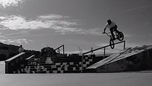 Kevin Kalkoff und die beiden Brüder Enzo und Thomas Benedetti haben einige der besten Betonparks in den französischen bzw. schweizerischen Alpen besucht.