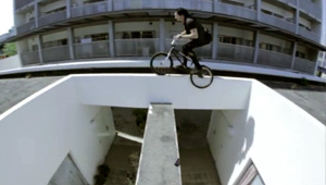 Hier ist der Trailer für das grandiose "No Sleep Till Kobe"-Japantour von éclat mit Stevie Churchill, Nathan Williams und Sean Burns.