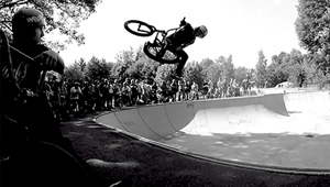 Der legendäre "Gib Gummi"-Contest feierte im Juli 2014 seinen sechsten Geburtstag. Hier ist das Video von den Feierlichkeiten im Area 241Betonpark in Plauen.
