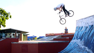 Der australische kunstform?!-Teamfahrer Leeton Kleingeld ist nicht mehr die Normalität. Checkt dieses Video voller unglaublicher Banger und Eigenkreationen.