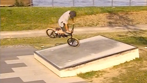 Verrückte Holländer rollen auf ihren Vorderrädern durch Köln. Hier ist das Video vom Besuch der Lowlife Crew bei BMX Cologne 2014.