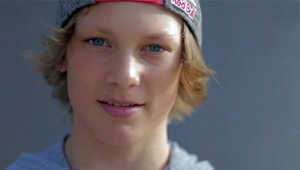 Ein 15-Jähriger mit abgeschlossener Pilotenausbildung. Paul Thölen tut in seinem Welcome-Edit für Vans das, wofür wir ihn lieben: Er fliegt allen davon!