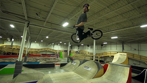 Tyler Fernengel kurz vorm Heiratsantrag und ein bahnbrechendes Skateboardmanöver von Mike 