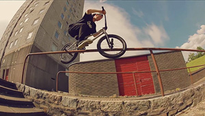 Sam Jones zerlegt in diesem Video für BSD gleich reihenweise Streetspots in Schottland und Zypern. Für technisches Streetfahren in Perfektion hier klicken.