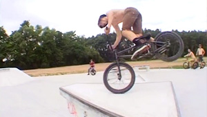 In Unterfranken gibt es einige schicke Betonskateparks. Max Hock, Felix Lukas und Max Geist haben die Rollsportanlagen in Sulzbach und Kleinostheim besucht.