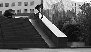 Platz sieben beim Sosh Urban Motion Videocontest 2014 geht an die Wildcard-Gewinner Killian Limousin und Romain Fel. Hier ist ihr Video.