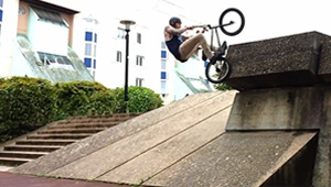 Der 3. Platz beim Sosh Urban Motion Videocontest 2014 geht an Rob Wise und Christian Rigal, die klammheimlich am Comeback der Hinterradbremse arbeiten.