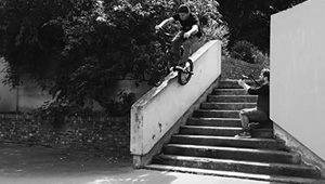 Icepickgewitter! Will Evans hat für den Sosh Urban Motion Videocontest eine Fortsetzung von "Basic Instinct" mit Brian Kachinsky in Paris gefilmt.