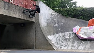 Das Fahrer-Filmer-Team Kevin Kalkoff und Alex Baret hat beim Sosh Urban Motion Videocontest den vierten Platz geholt. Hier ist ihr Beitrag.