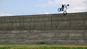 Dennis Enarson, Tyler Fernengel, Bro Raiford, Connor Lodes, Kris Fox und Alex Raban haben für Volume X Demolition Japan unsicher gemacht. Checkt das Video!