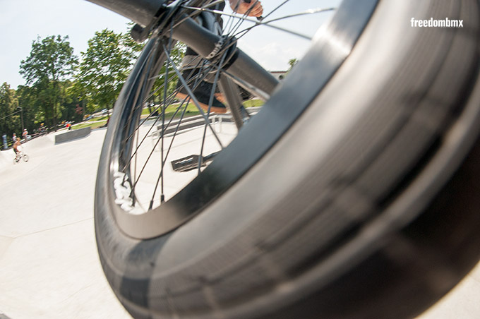 Zuviel Nähe kann schon mal in einer verbogenen Sonnenblende enden