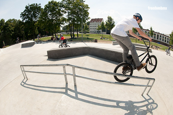 Alliterationsalarm: Angelo Adam am A-Rail.