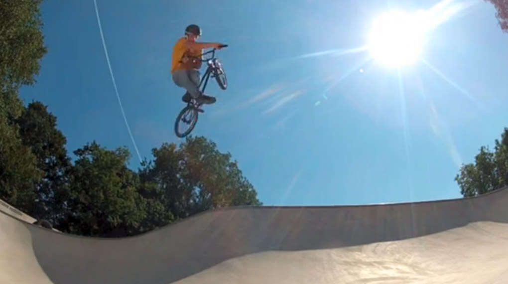 Spotfrische und eine prall gefüllte Trickkiste: Adrian Warnken hat aus seinen besten GoPro-Clips der letzten Monate ein unterhaltsames Video gezaubert.