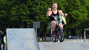 Albrecht Kühn aus Dresden zeigt in seinem Welcome-Edit für Bikers Base Clothing, dass er nicht nur ein ausgezeichneter Parkfahrer ist.