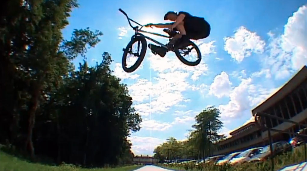 Alex Vantomme hat für den The Bridge BMX-Shop die Straßen von Gent nicht unbedingt sicherer gemacht. Alles Weitere erfährst du in diesem Video aus Belgien.