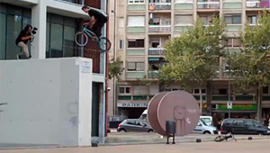 Diego Navarro ist ein ebenso hervorragender BMXer wie Videofilmer. Für diesen Knalleredit hat er seine Homies auf den Straßen von Barcelona gefilmt.