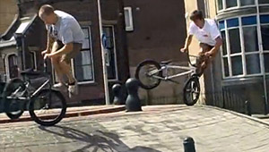 Auf der Suche Fritten und ABD-Missionen haben sich die Jungs von Vullhabnx auf den Weg nach Den Haag gemacht. Ob sie fündig wurden, verrät dieses Video.