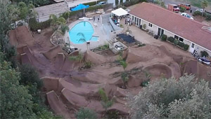 Wer von uns wünscht sich nicht eine Trainigsmöglichkeit im eigenen Garten? Diese Jungs haben das Beste aus ihrem riesigen Garten gemacht. Zieht