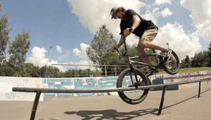 Emerson Morgan ist bisher weithin unbekannt, was sich aber hoffentlich bald ändern wird. Ein kleines Interview und einige Radfahr Clips gibt es hier.