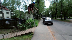 Erik Orgo fährt in diesem Video für Volume und Demolition jene Spots, an denen du nach den Partys auf der Simple Session immer sturzbetrunken vorbei wankst.