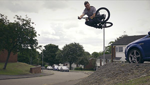 Adam Barton-Holme aka Fathead ist nicht nur eine wandelnde Landplage , sondern auch ein echt guter Streetfahrer. Mehr zu Letzterem Talent in diesem Video.