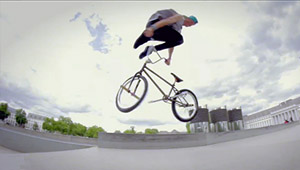 Waldemar Fatkin und Ivan Makushev haben sich wieder zusammengetan, um einen zweiten Splitedit für die "Flat.Street.Whatever"-Videoserie von Autum zu filmen.