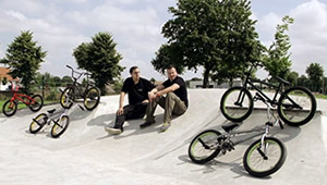 Vom Einsteigerrad bis zur Profimachine, KHEbikes hat auch 2015 wieder für jeden Geschmack etwas im Programm. Hier findest du alle Kompletträder im Überblick.