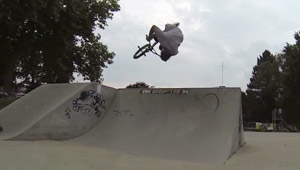 Leon Hoppe und Marcus Brückner haben sich beim Belgian BMX Open die Zeit genommen, dieses kleine Video zu filmen, welches fast nur aus Lines besteht.