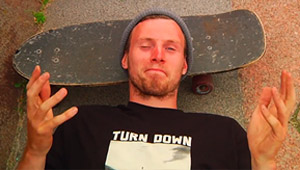 Hop Whips können viele Fahrer, aber nur wenig beherrschen diesen Trick so perfekt wie Lloyd Wright. Dafür gibt es einen Signaturereifen von Kink Bike Co.