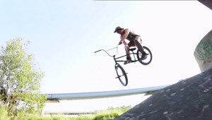 Michael Lorenz hat passend zum Anfang des neuen Trends dem Coaster abgeschworen und sich wieder eine Kassette eingebaut. Hier ist sein erstes Video damit.