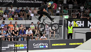 Hier gibt es die Highlights vom Finale des BMX Street Rinks auf dem Munich Mash 2014 und die einmalige Gelegenheit, einen handsignierten Helm zu gewinnen.