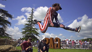In der sechsten Folge von Red Bull Raditudes versucht Mike 
