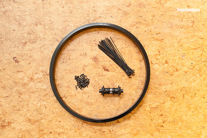 BMX Laufrad einspeichen