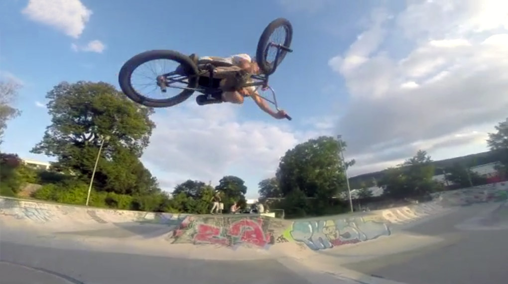 BMX-Video aus Österreich mit Florian Ankerl, David Balazs, Jakob Sommer und Matthias Waldner auf den Straßen und in den Skateparks von Wien.