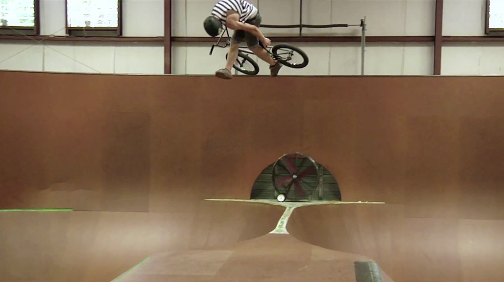 Bei Dan Foley sehen selbst schwierige Tricks so aus, als ob er sich für sie nicht anstrengen müsste. Hier ist sein grandioser Welcome-Edit für wethepeople.