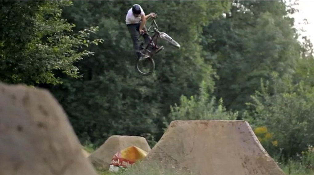 Für den zweiten Teil ihrer Tour durch Ostdeutschland haben die Jungs von der DRK Crew aus Berlin ihre Zelte an den Friedhoftrails in Flöha aufgeschlagen.