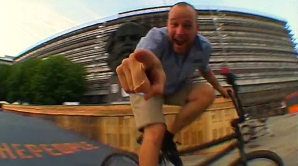 Hier ist Martin "xmx" Ohligers Welcome-Edit für Gangbang Bikes, den unser Chefredakteur auf der wethepeople Summer Session in Chemnitz abgedreht hat.