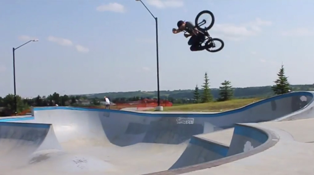 John Alden lebt in einer Welt, in der Table Tops und Half Cab Whips gleichberechtigt nebeneinander existieren. Hier ist sein Welcome-Edit für MacNeil.