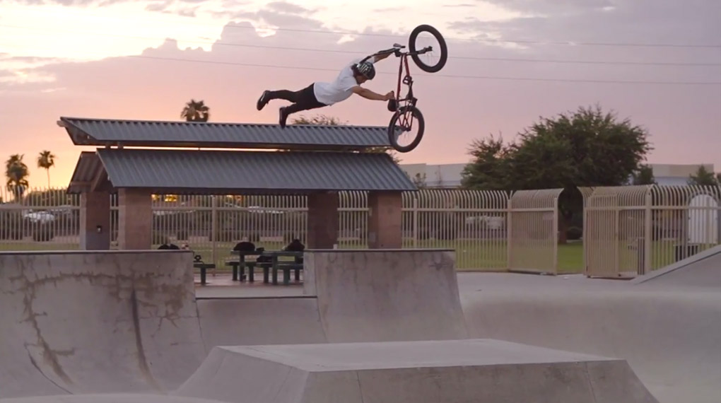 Kevin Peraza kann selbst die Affenhitze in der Wüste Arizonas nicht stoppen. Hier ist ein Video, das er bei über 40 Grad im Chandler Skatepark gefilmt hat.