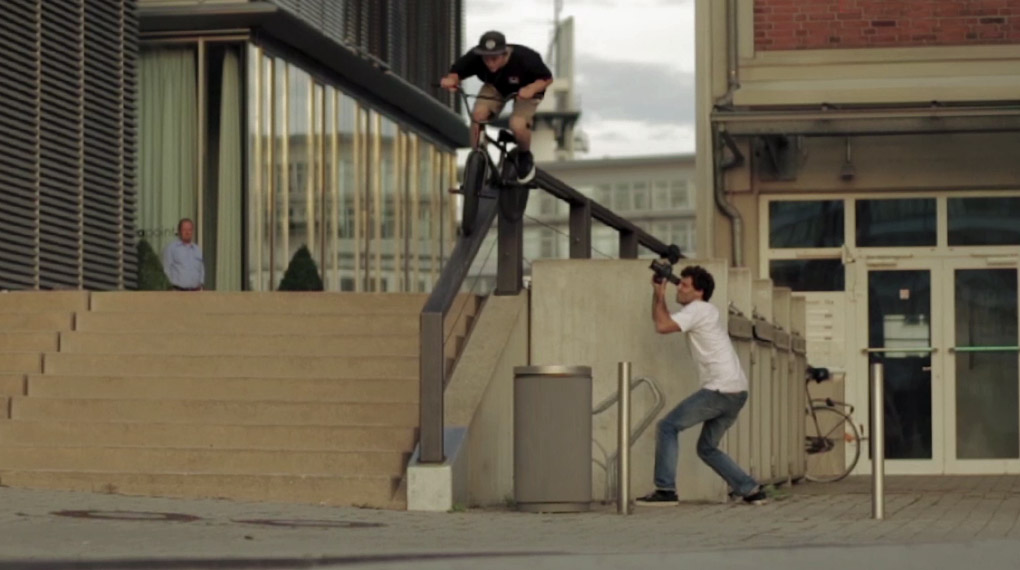 Kilian Roth zerlegt nach Belieben Streetspots in ganz Deutschland. Für dieses Vans-Video hat sich der Technikexperte den Ruhrpott vorgeknöpft. Feurig!