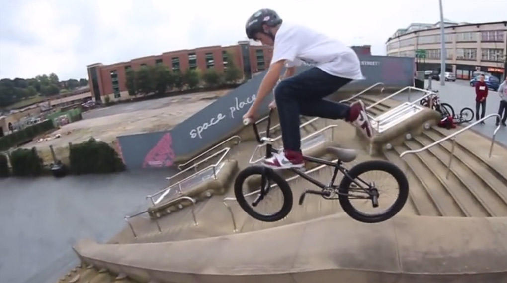 Viel zu krasse Skills für einen Elfjährigen! Lewis Cunningham fährt in seinem Welcome-Edit für kunstform?! als wäre er in Wirklichkeit doppelt so alt.