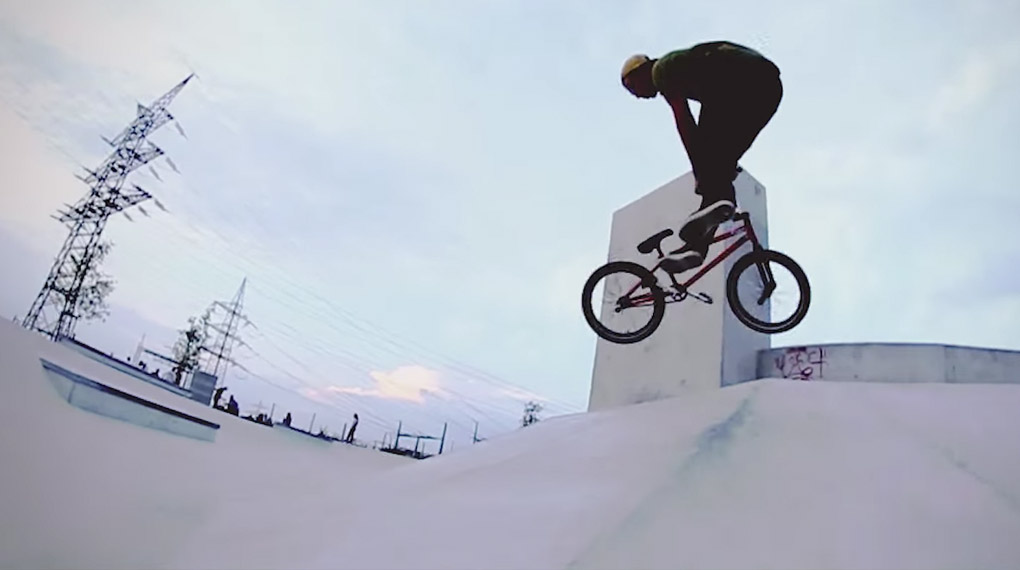 Die Jungs von der neu gegründeten Mazzaka Crew haben ihr erstes Video im Betonpark von Mannheim-Schönau gefilmt. Das Resultat kannst du dir hier angucken.